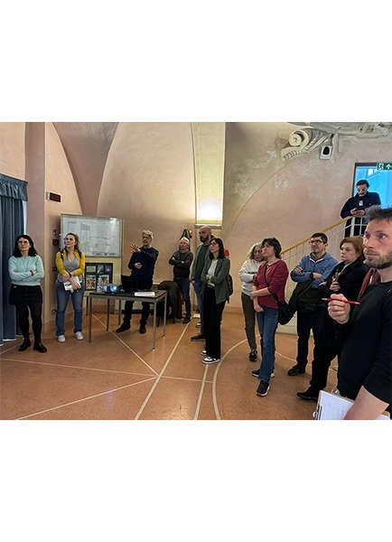 Laboratorio con un gruppo di lavoro